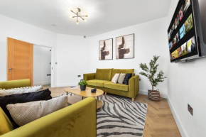 Luxury 4 Bed apartment with good transport links